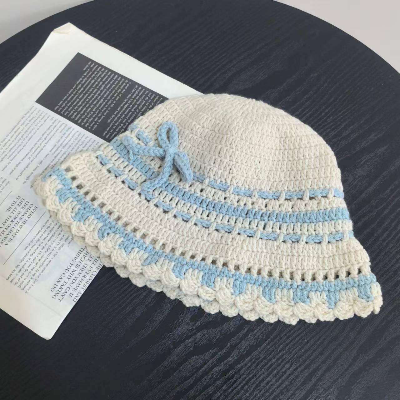 

Spring and summer casual sweet pot hat knitted bucket hat niche bow interspersed woven hand hook knitted hat women M（56-58cm） бежевий