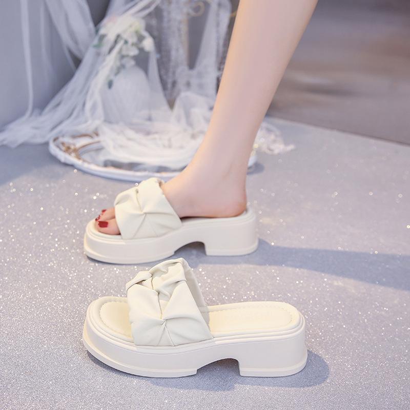 

Soft-soled one-word sandals outer wear summer 2025 new Internet celebrity fashion platform beach shoes women cool slippers 40 белый