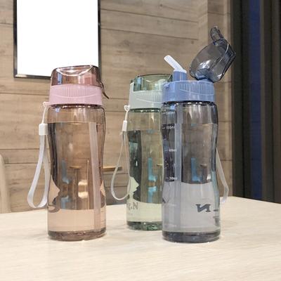 580 ml Flaska med sugrör Läckagesäker Stor kapacitet Bärbar Säkerställ att du dricker tillräckligt med vatten Drickkanna Gym