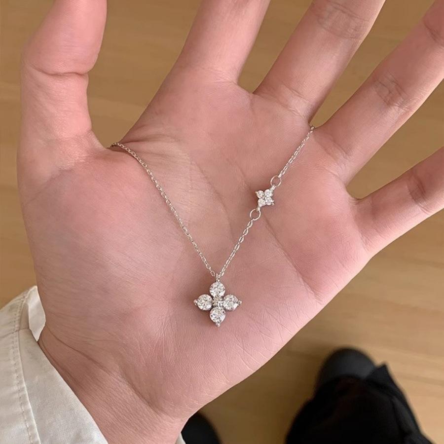 Lucky Double Clover Zircon Pendant Necklace Niche Light Luxury Exquisite Temperament Versatile Clavicle Chain