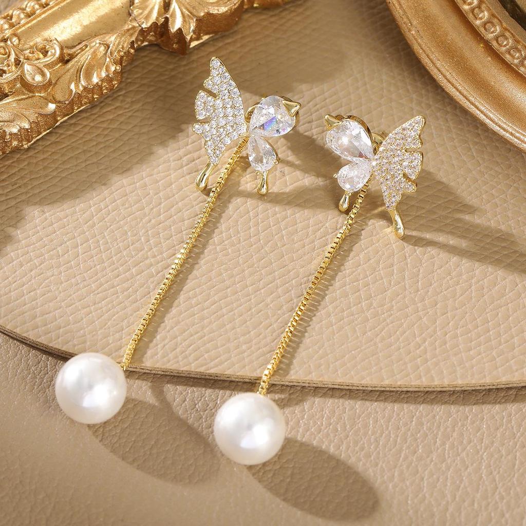 Elegant Two-Way Butterfly Pearl Tassel Earrings: Versatile, Slimming Studs for a Sweet, High-End Look.