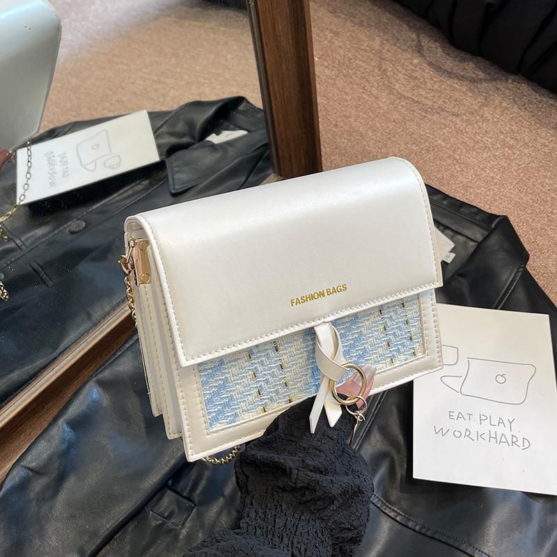 

Дизайнерский стиль, корейская студенческая сумка через плечо, маленькая, весна-лето 2024, новая сумка, женская сумка-мессенджер в иностранном стиле с цепочкой белый