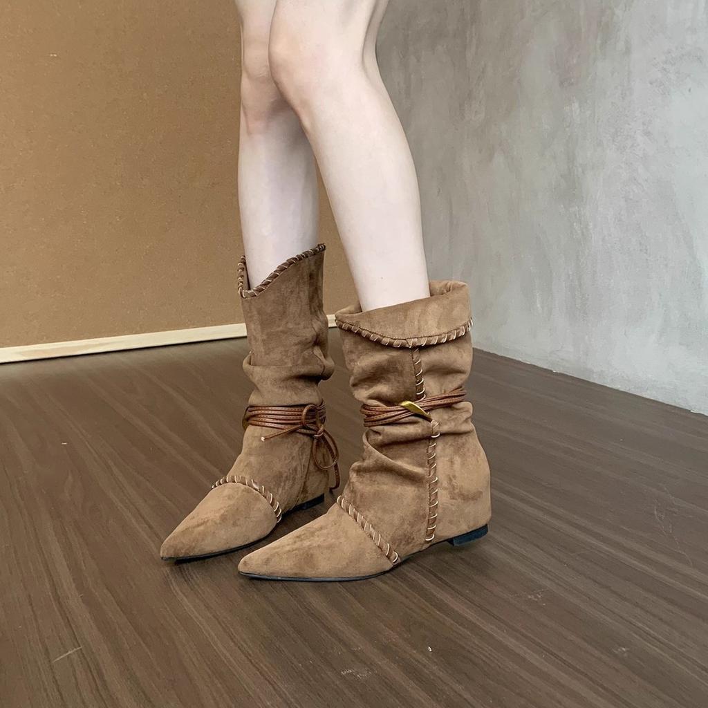 Kitten and Pointed Pleated Straps Stacked Boots 2025 New Retro Suede Flanged Metal Buckle Strap Fashion Short Boots