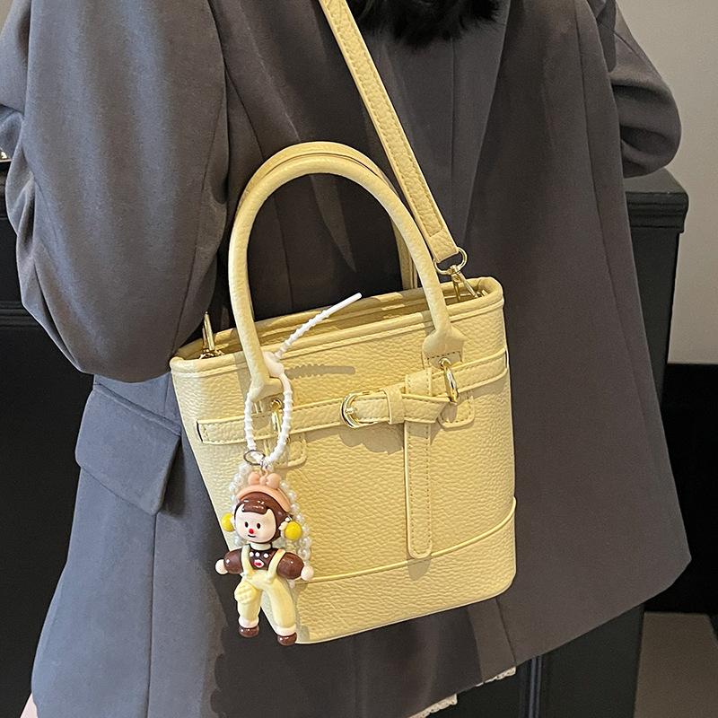 Hot sale in spring and summer Korean simple lychee pattern texture portable bucket bag casual commuting versatile solid color messenger women's bag
