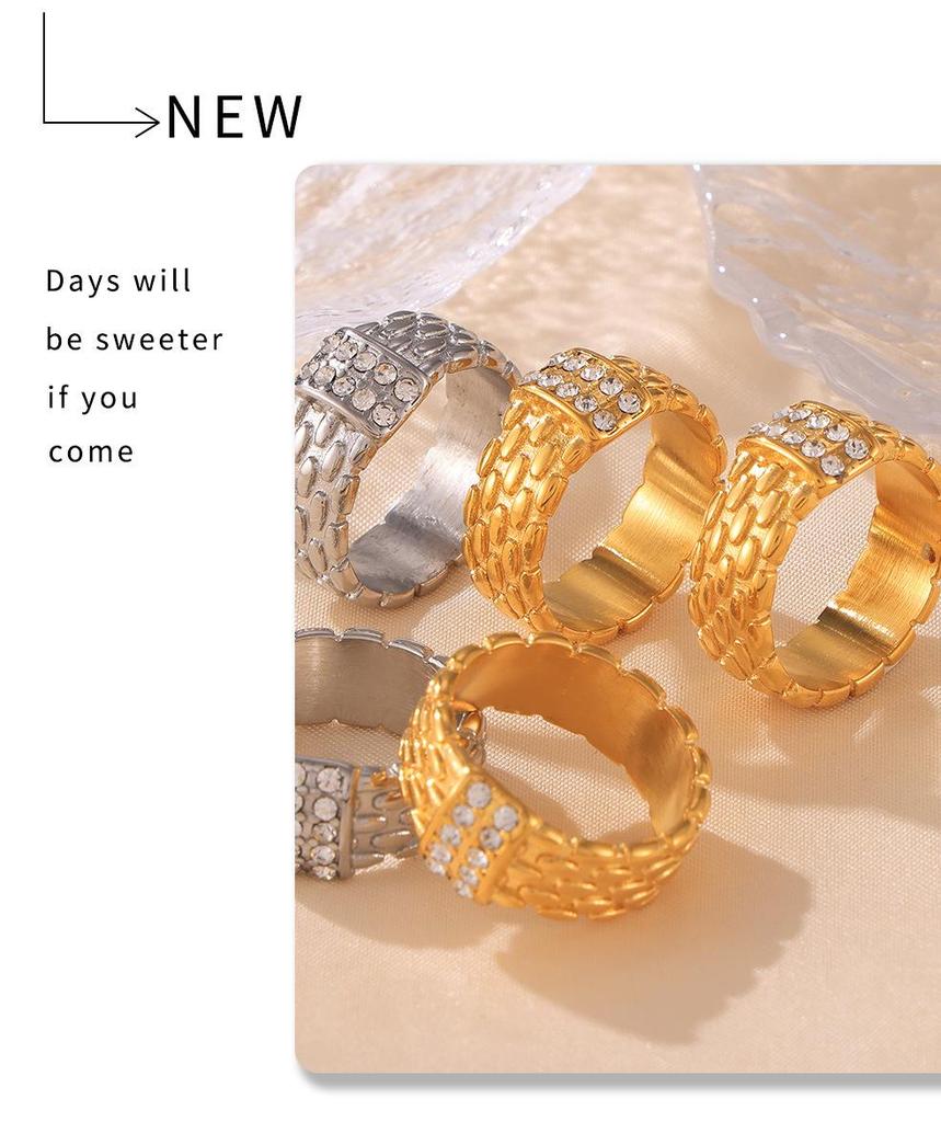 Bague en acier titane de style rétro européen et américain avec texture tissée et incrustation de diamant plaqué or 18 carats pour femmes