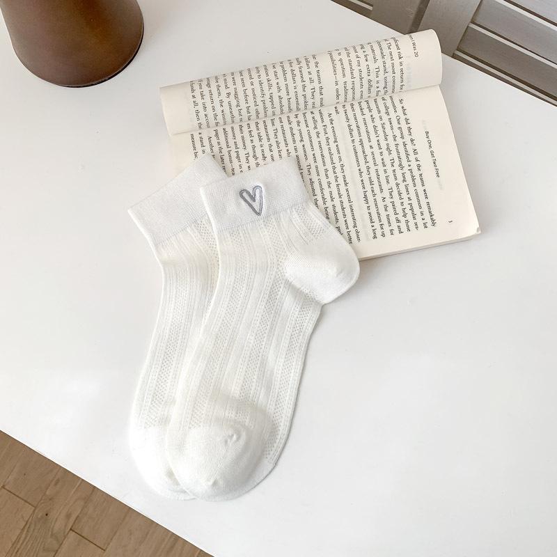 

Хлопковые носки однотонные с вышивкой в форме сердца для женской весны и лета, сетчатые перфорированные дышащие тонкие женские носки с коротким рукавом 1 pair белый
