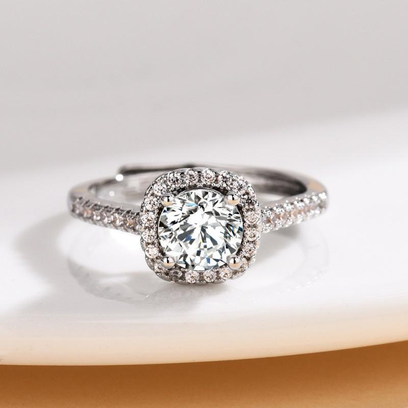 Elegant Square Inlay Diamond Ring: Light Luxury Moissanite Proposal Ring with Four-Claw Setting