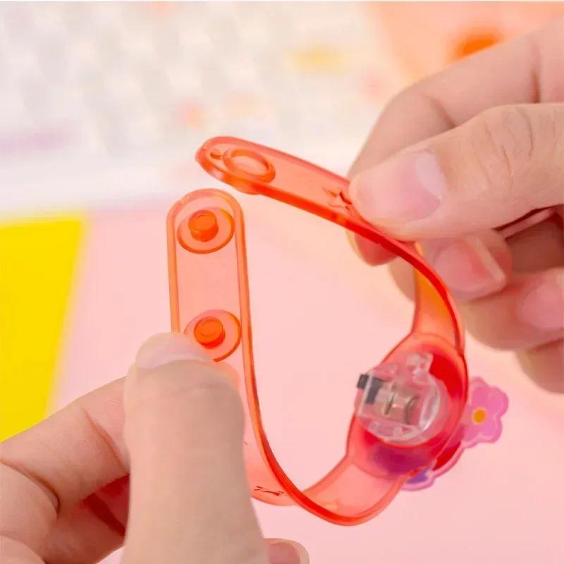 ציוד למסיבות אביזרים זוהרים בחושך 2025 צמיד זוהר שעון קריקטורה יצירתי נצנצים צעצועים קטנים מתנות חמודות לילדים מסיבה