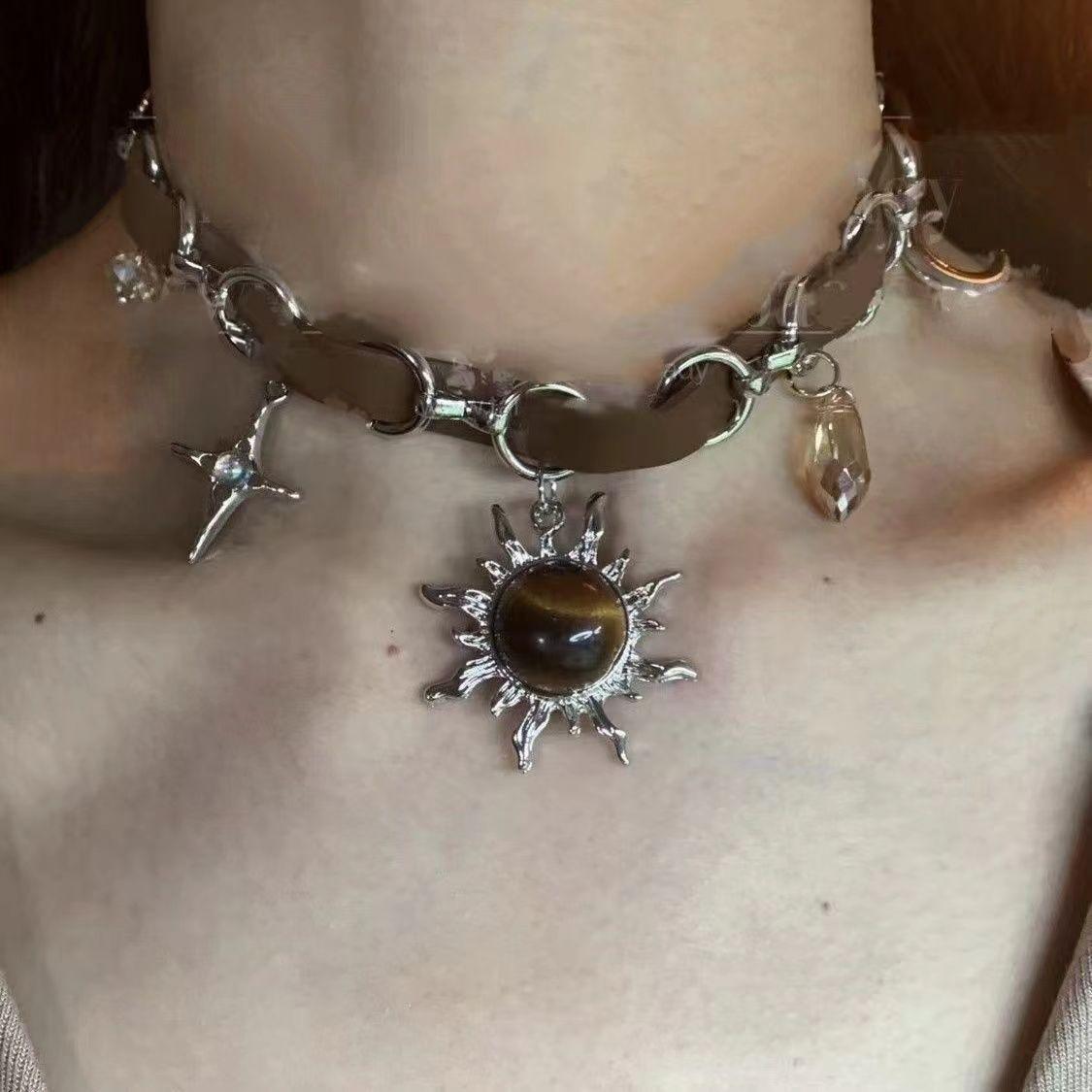 Maillard choker collar niche versatile American hottie brown water drop sunflower leather necklace female senior