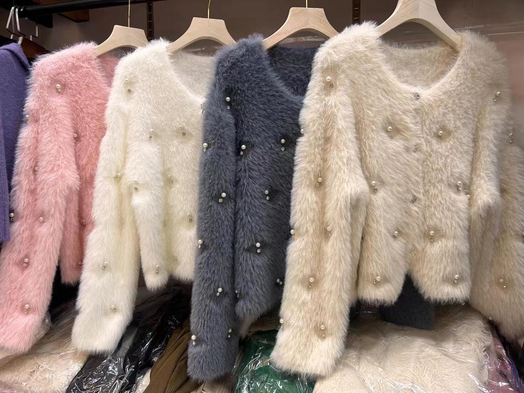 Damen Herbst/Winter Locker gestrickte Strickjacke mit Perlenknöpfen und Faux-Mink-Beschichtung