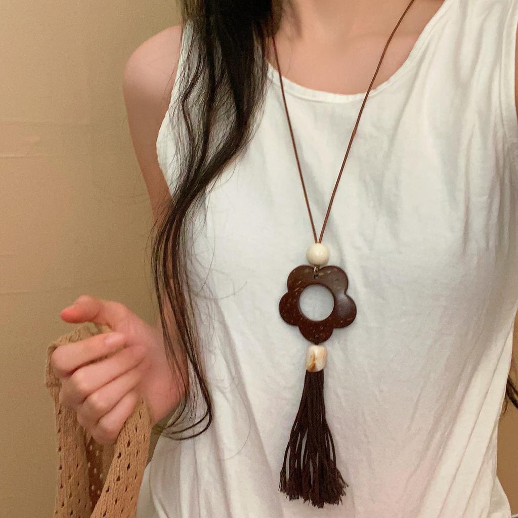 Wood hollow flower fringed necklace retro ethnic style long sweater chain 1111 new niche design items