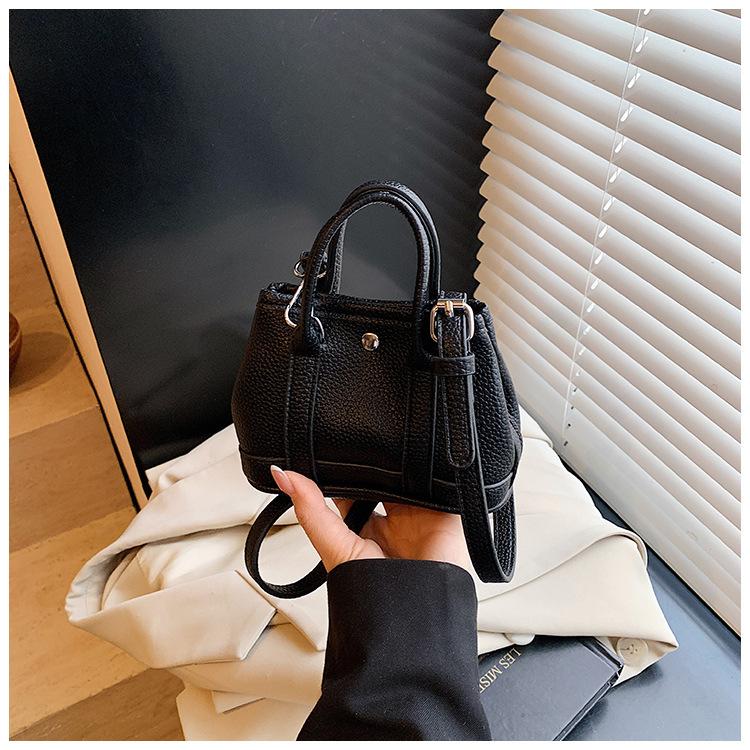 

Premium spring candy color small bag women s new versatile messenger bag fashion portable bucket bag чорний