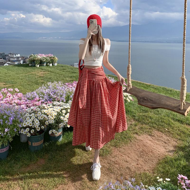 American Trendy Spicy Girl: Versatile Plaid Pleated Long Skirt + Strapless Plaid Umbrella Top