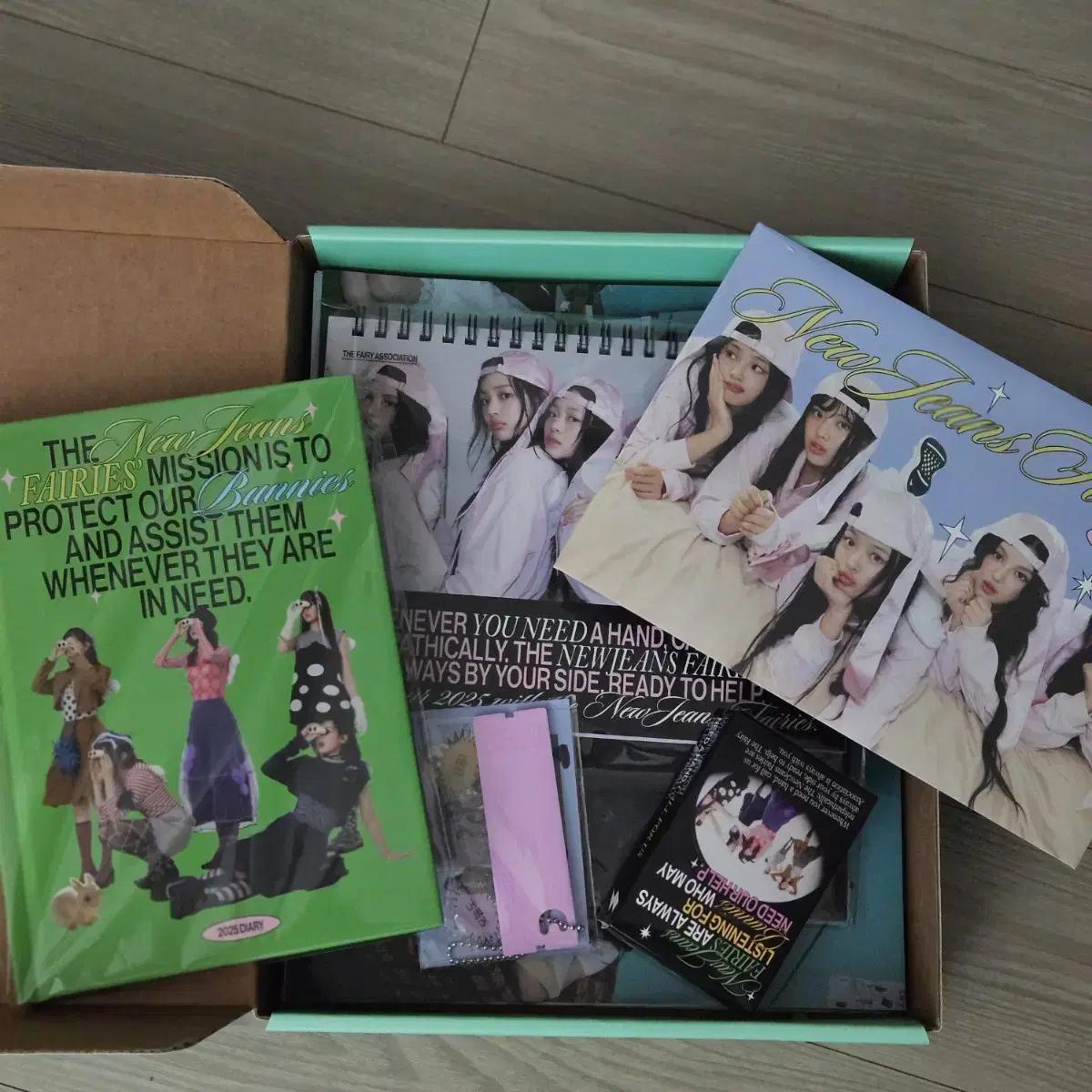 

Newjeans Earbook + 2025 Season s Greetings Bulk Sale