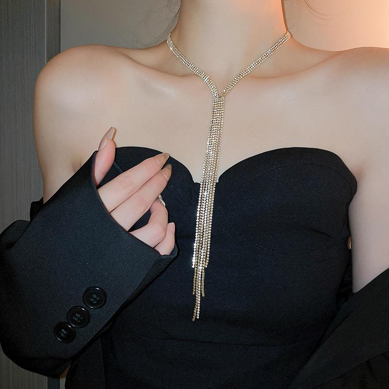 Collana girocollo multistrato con frange incastonata di diamanti in stile lusso leggero, collana a catena per clavicola esagerata personalizzata in stile europeo e americano