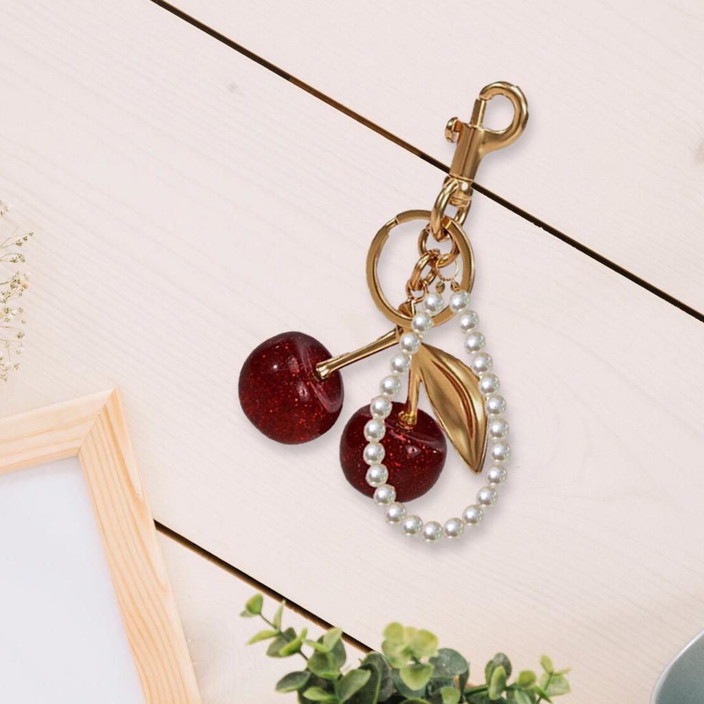 Tragbarer Kirsch-Schlüsselanhänger für die Handtasche, handgefertigter Kirsch-Taschenanhänger mit Perlenanhänger unterstreicht Ihr modisches Statement.
