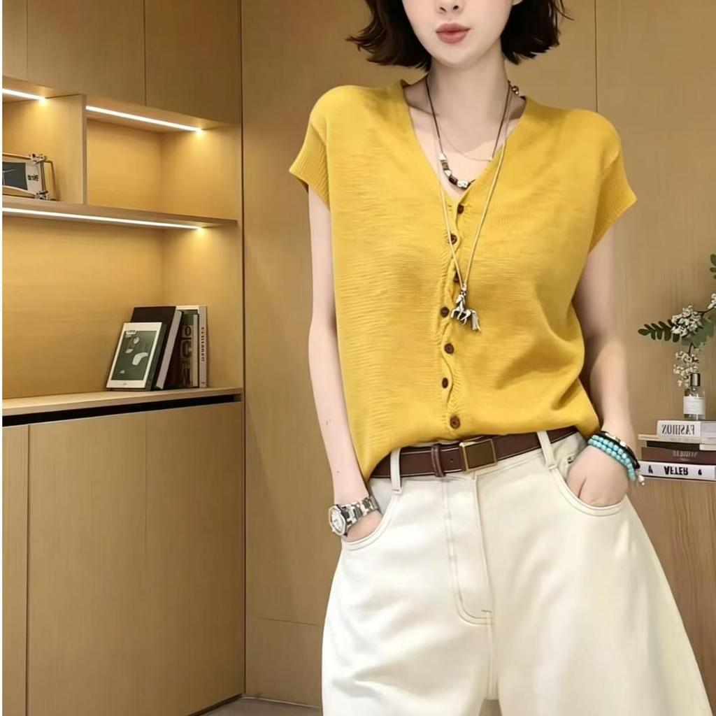 2026 Summer Women's Simple Solid Color Knit Top - Short-Sleeved, Single-Breasted, Round Neck, Age-Reducing Design