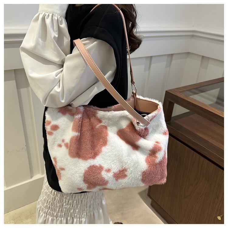 Trendy Plush Large Capacity Tote Bag for Women Soft Textured Shoulder Handbag Casual Daily Fashion Purse CLE