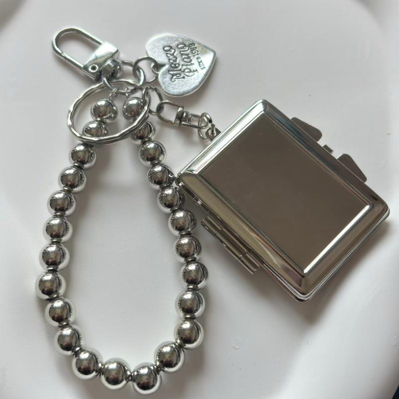 Metalowy Brelok do Kluczy w Kształcie Serca Lusterko Wisiorek do Telefonu Komórkowego Zapobiegający Zgubieniu Metalowy Y2k Lusterko Brelok Wisiorek do Słuchawek Aparatu