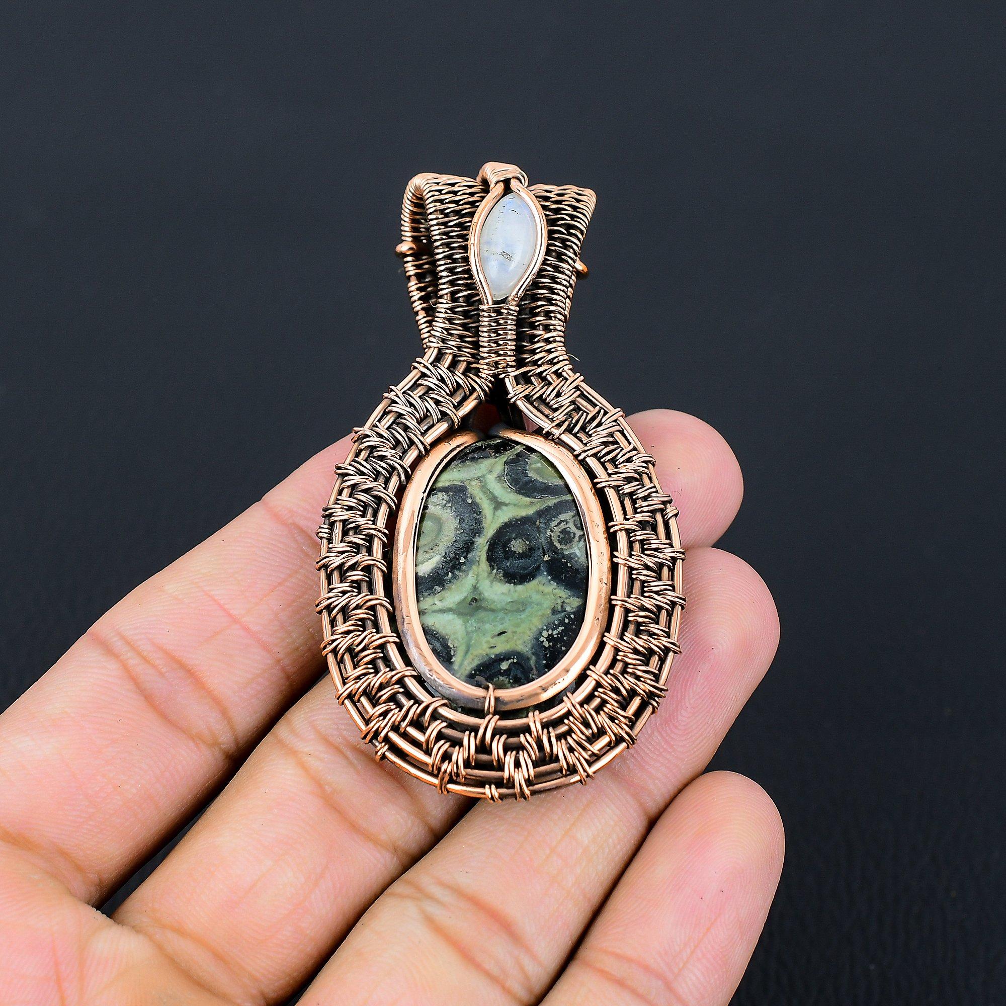 

Камбаба или Звездная Галактика и Лунный Камень Драгоценный Камень Ручной Работы Чистая Медная Проволока Обмотка Ювелирное Изделие Подвеска На День Благодарения 2.56 Inches зелёный