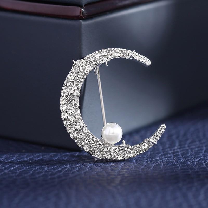 Moon Brooch: Elegant Rhinestone-Embellished Gold & Silver Alloy Corsage Pin