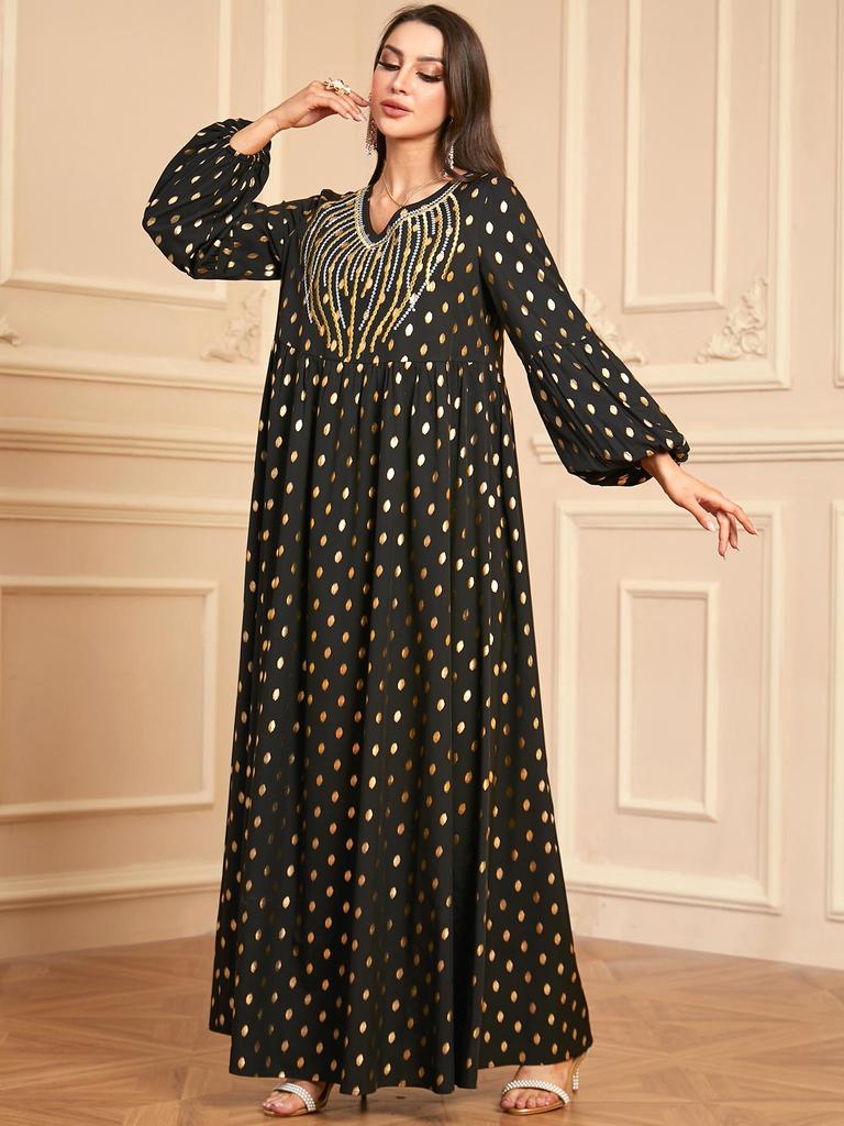 Elegantes muslimisches Langarmgewand aus dem Nahen Osten mit Stickerei und Heißprägung