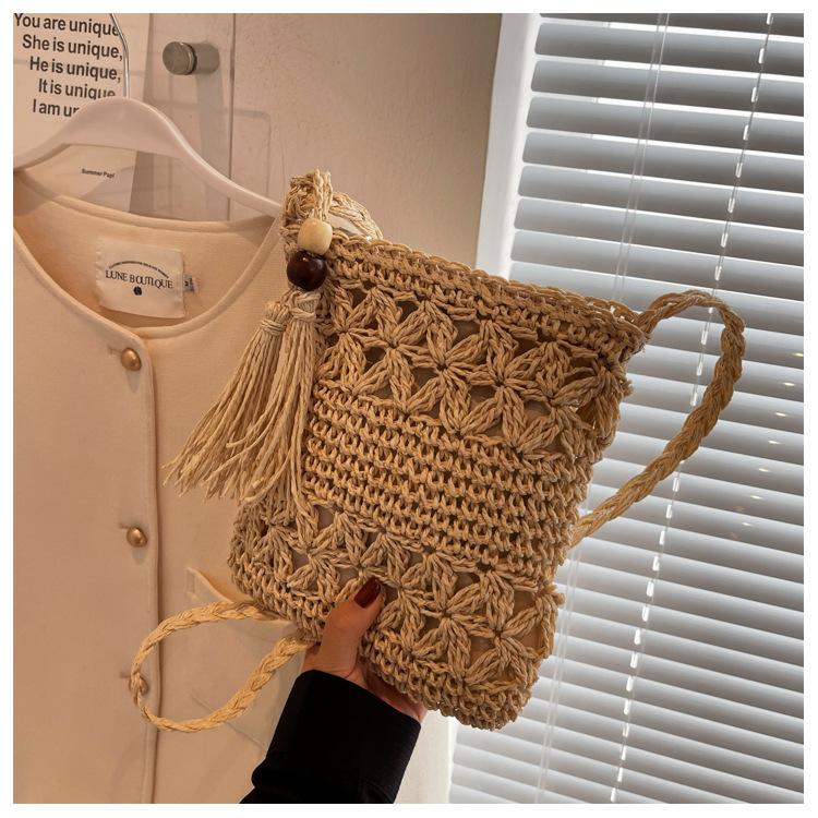

2025 новая сумка для мобильного телефона из полой соломки, женская сумка, универсальная, с бахромой, для отпуска, пляжная, плетеная, на плечо, почтальонка хаки