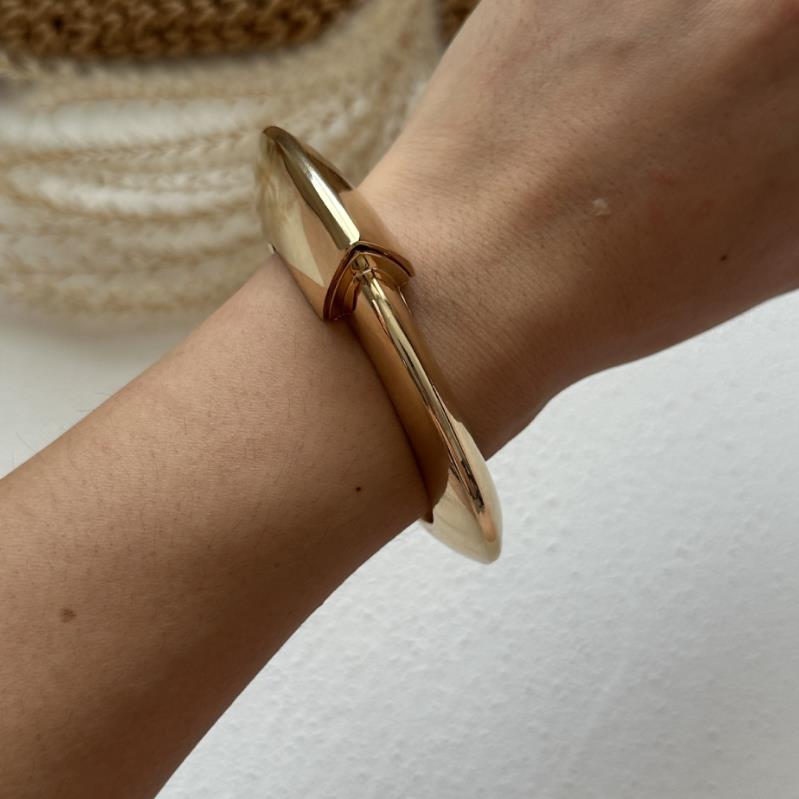 Boho Coffee Irregular Acrylic Resin Chunky Cuff Bangles for Women On Hand Goth Geometric Metal Wide Bracelet Couple Jewelry Gift