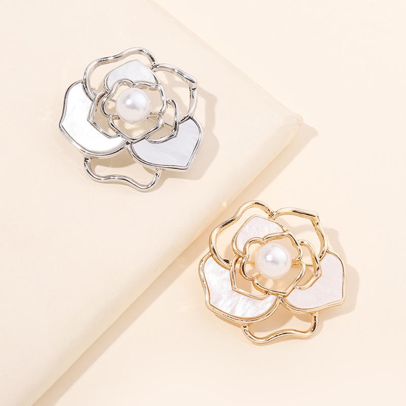 Elegant Pearl Flower White Brooch – Women's High-End Imitation Shell Corsage Pin with Unique Design