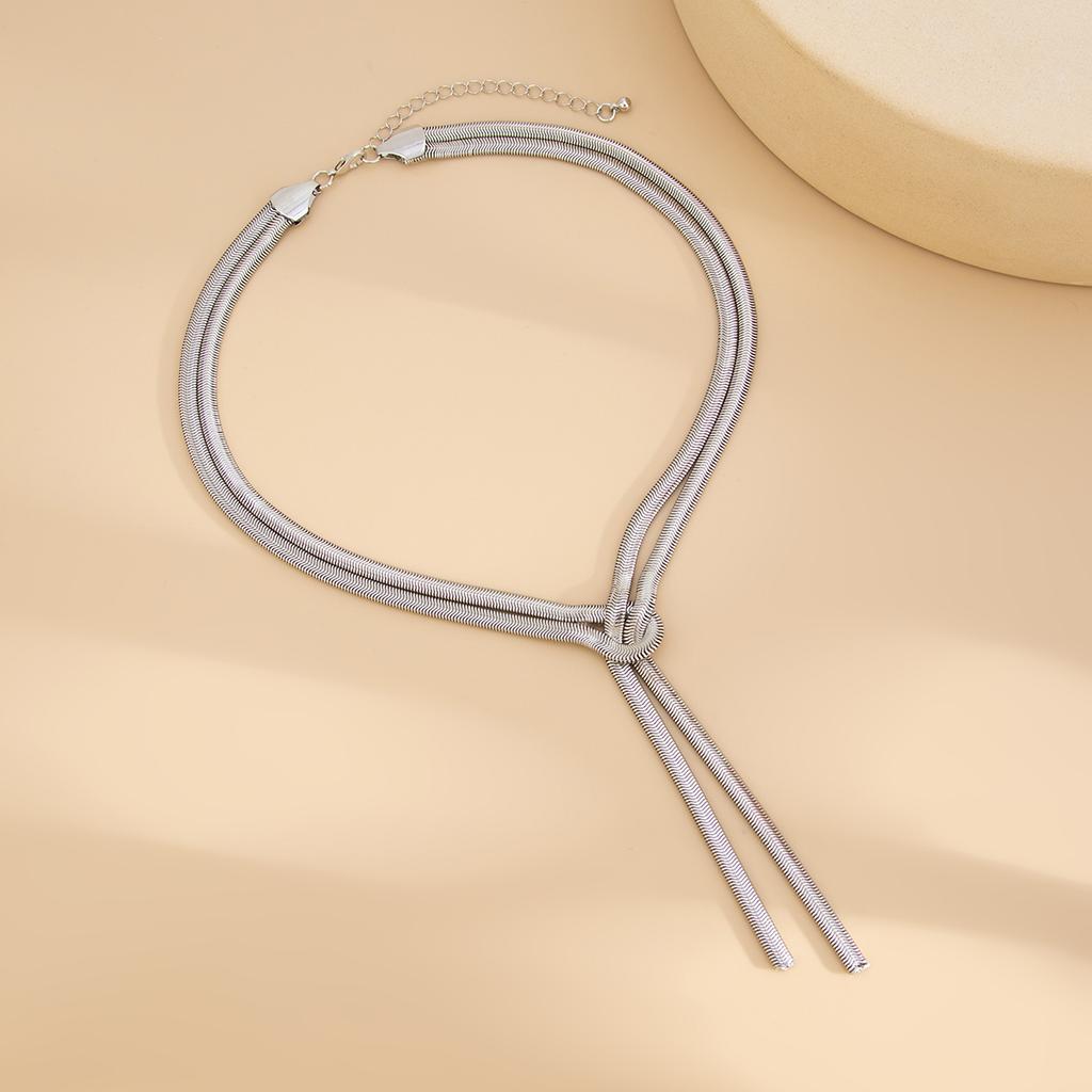 Collier Sexy Multicouche Chaîne Serpent Plate pour Femmes Tendance Couleur Or Long Pendentif Tassel Collier de Poitrine Bijoux Quotidien sur le Cou