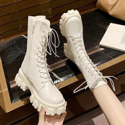 2024 printemps et automne petit homme rehausseur bottes Martin style britannique haut dessus chaussures pour femmes plateforme bottines blanches mi-mollet