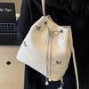 2025 Damen Silber Eimer Tasche: Roter Sommer-Schulterrucksack