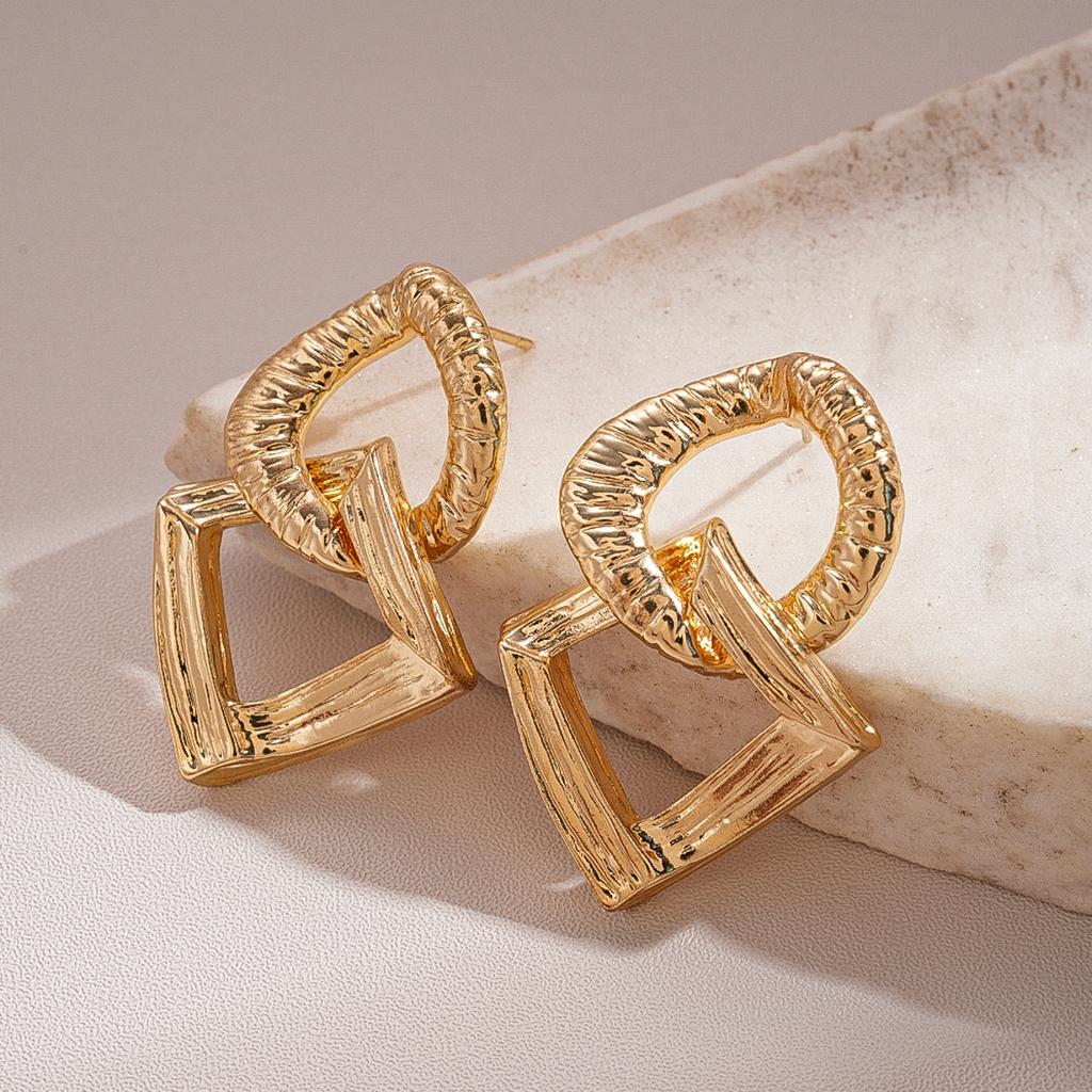 European and American metal style oval hollow chain earrings light luxury high-end stud earrings personalized niche earrings women