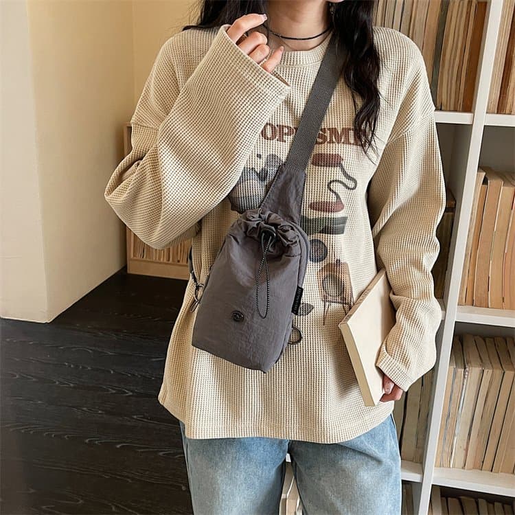 Nylon drawstring bucket small bag Crossbody mobile phone bag