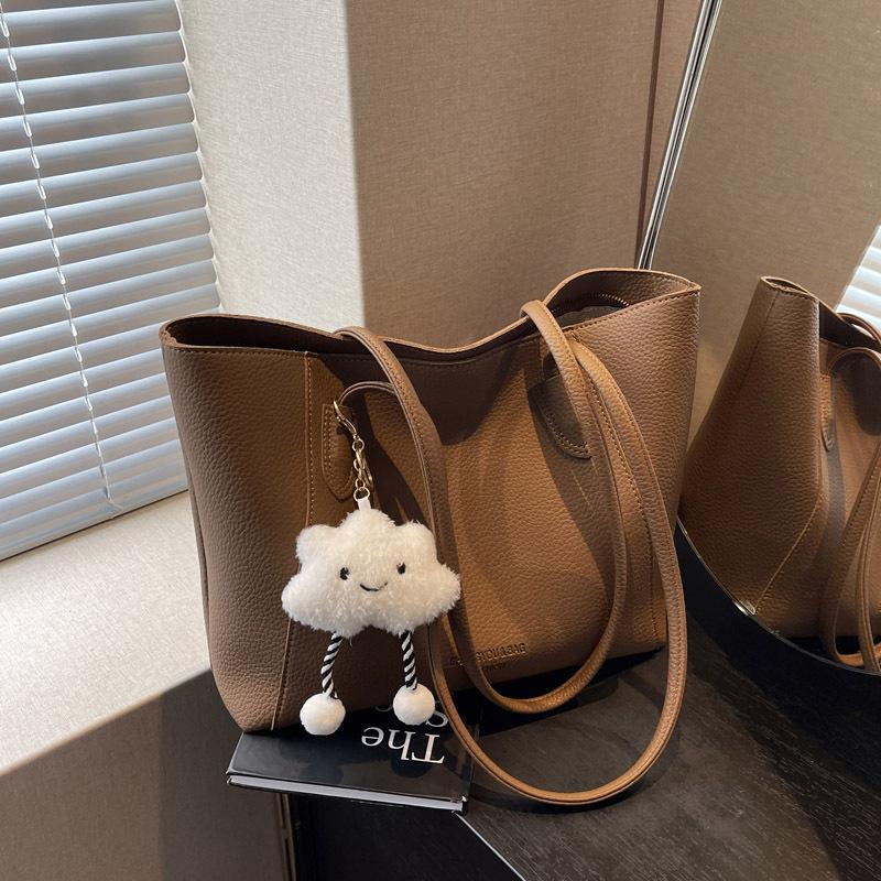 Simple and Casual Fashionable Commuter Shoulder Bag with Large Capacity Tote Bag for Women