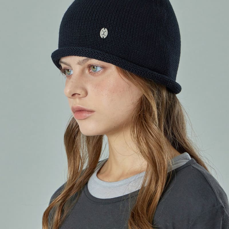 

VARZAR VA Изогнутая овальная металлическая шапка-бини черного цвета, сворачивающаяся FREE