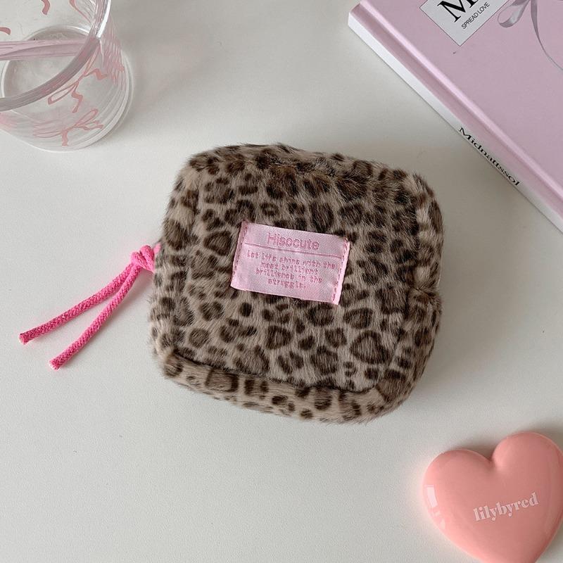 Leopard-pattern Plush Cosmetic Storage Bag with A Small Pocket for Holding A Wallet and A Purse.