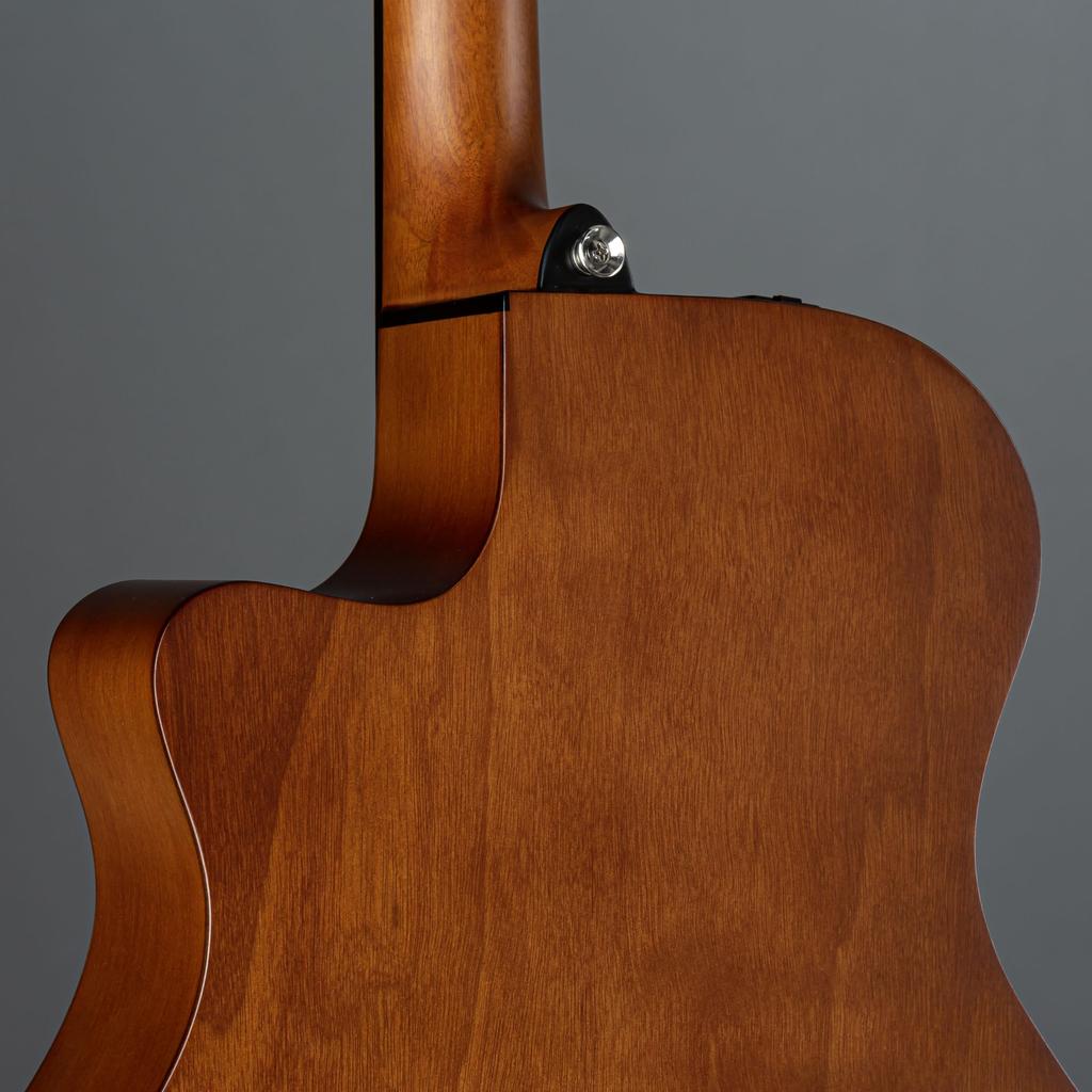 YAMAHA APX600M Natural Satin Elektroakustická kytara s přírodním saténovým matným povrchem Yamaha