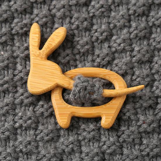 Wooden Animal Brooch Cute Dog Cat Sweater Pin Handcrafted Bird Rabbit Bear Turtle Scarf Brooch Pin for Sweaters Scarves Shawls