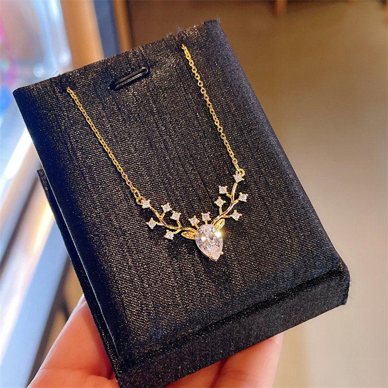 

Женское роскошное ожерелье из титановой стали в виде оленя — элегантная, простая и стильная цепочка на ключицу