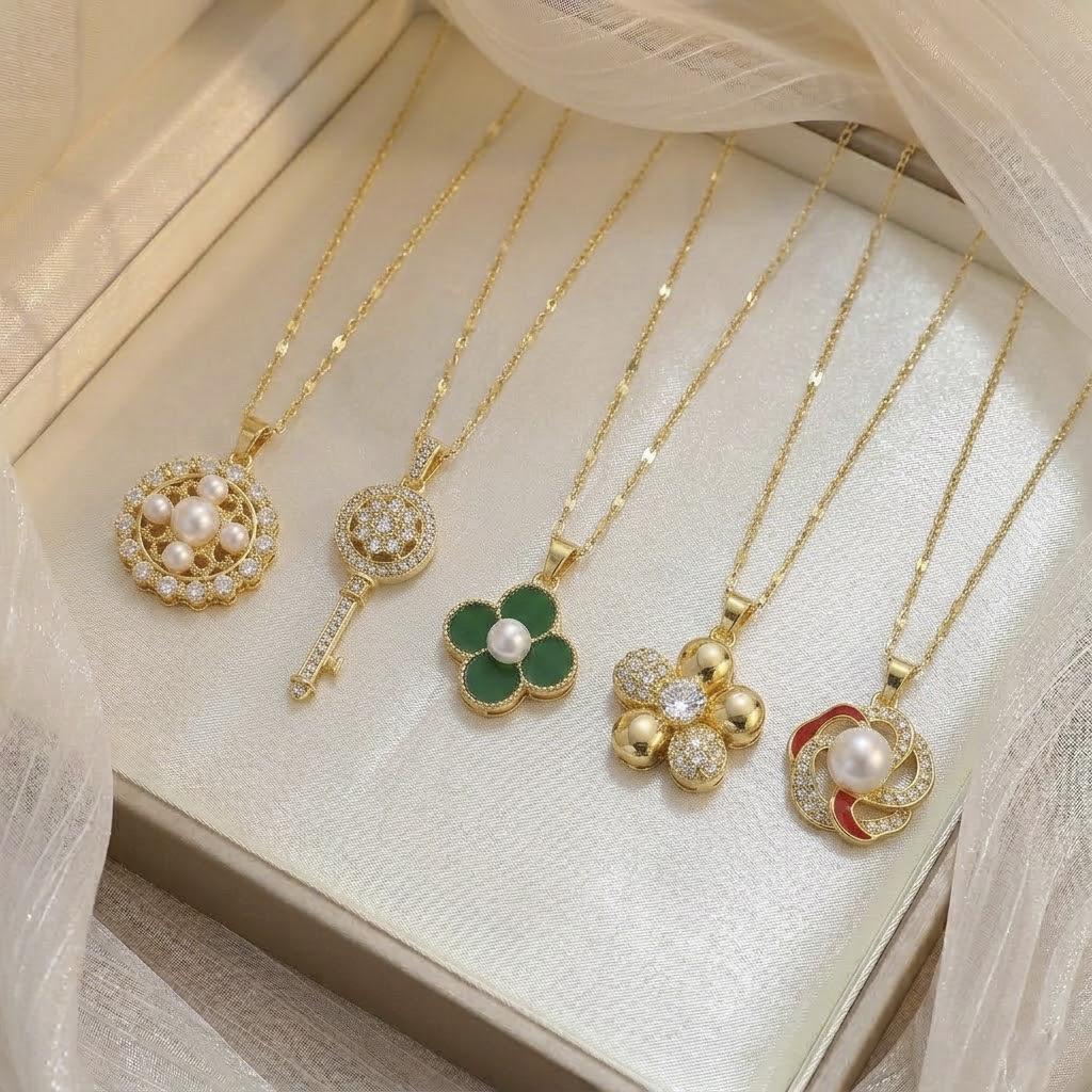 European & American Style Zirconium Petal Rotating Clavicle Necklace for Women