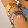 Damenarmband mit Porträt-Münzanhänger, Mehrschichtiger Umrandungs-Stapel-Effekt-Armreif, Galvanisch beschichtetes elastisches Armband