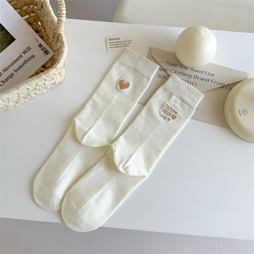 

Trendy Letter Women s Socks Embroidery Heart Knitted Socks New Mid-tube Socks Winter білий