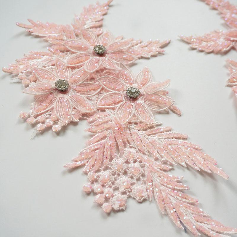 Pizzi E Merletti Una Coppia Di Rose Ricamate A Fiori Ricamati Con Colletto Floreale E Ricamati, Per Abiti E Jeans Pizzo Nero Al Metro