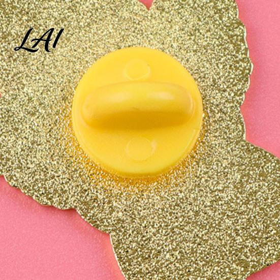Fashionable Clothing Ornaments Little Angel Brooch Pin for Women Cute Guardian Holding Heart Lapel Durable Zinc Alloy with Wings Accessory