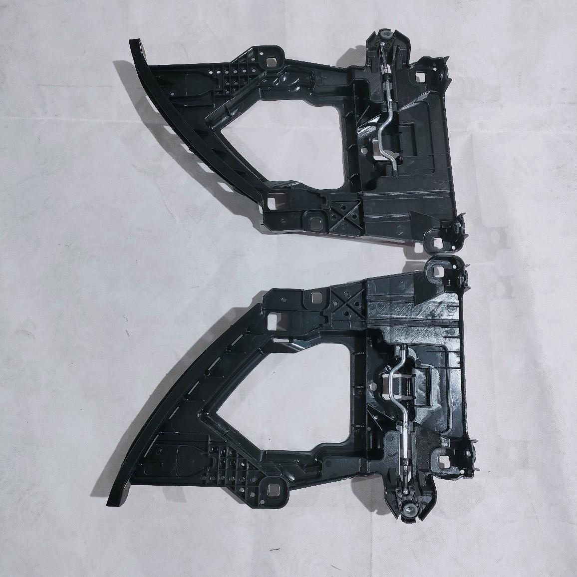 

Headlight Bracket for Porsche Cayenne 2015-2017 (Part Numbers: 95863152100, 95863152200) Right: 95863152200