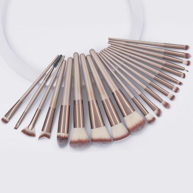 

Stroke of Beauty - Set of 20: Makeup Brush Set of 20 - Champagne