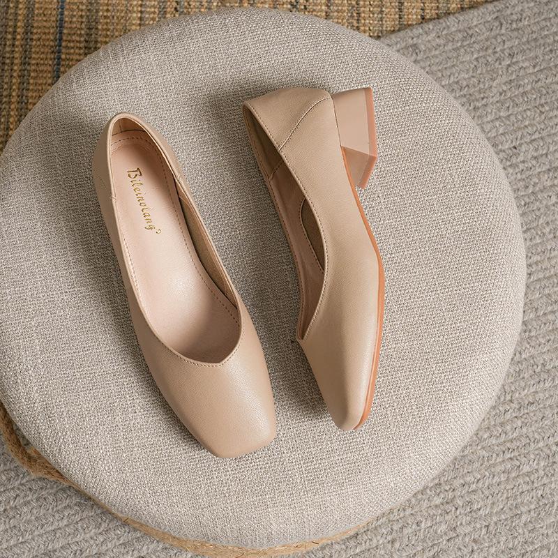 2023 Retro Soft Leather Square Toe Medium High Heel Women's Shoes