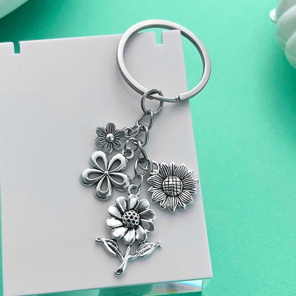 1pc New Fashion Sunflower Keychain, Alloy Metal Key Ring, Jewelry Gift For Friends
