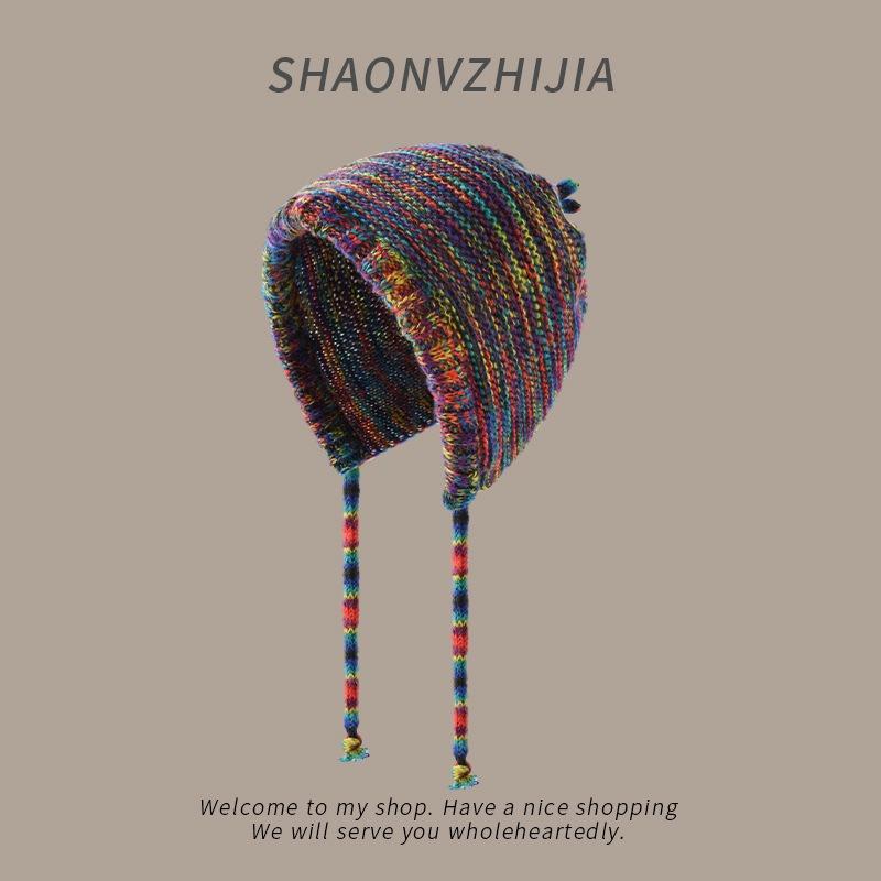 

Радужная шерстяная шапка женская осень и зима новая маленькая вязаная шапка с ремешком тепловая защита ушей головной убор M（56-58cm） радужный